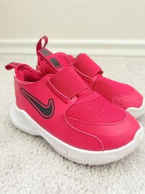 Nike Kids Boys Red 7c Slip-On Sneakers with Black Swoosh